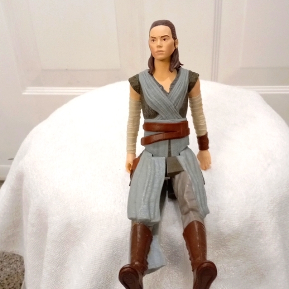 Rey Star Wars Action Figure - Picture 4 of 6